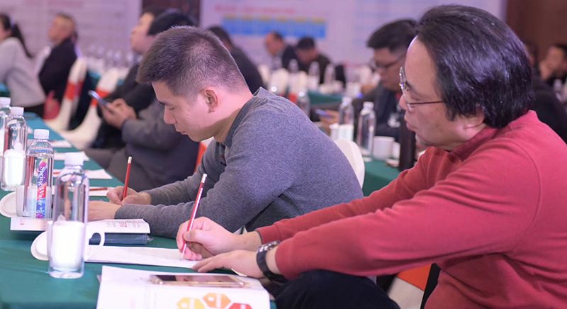 公司員工應(yīng)當(dāng)怎樣學(xué)習(xí)企業(yè)管理培訓(xùn)課程？